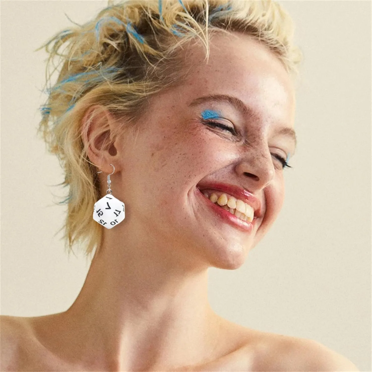 3D Dice Earrings for Women Men Creative 3D Weird Dice Dangle Drop Earring Hiphop Cool Cube Geometric Earrings Party Jewelry Costume