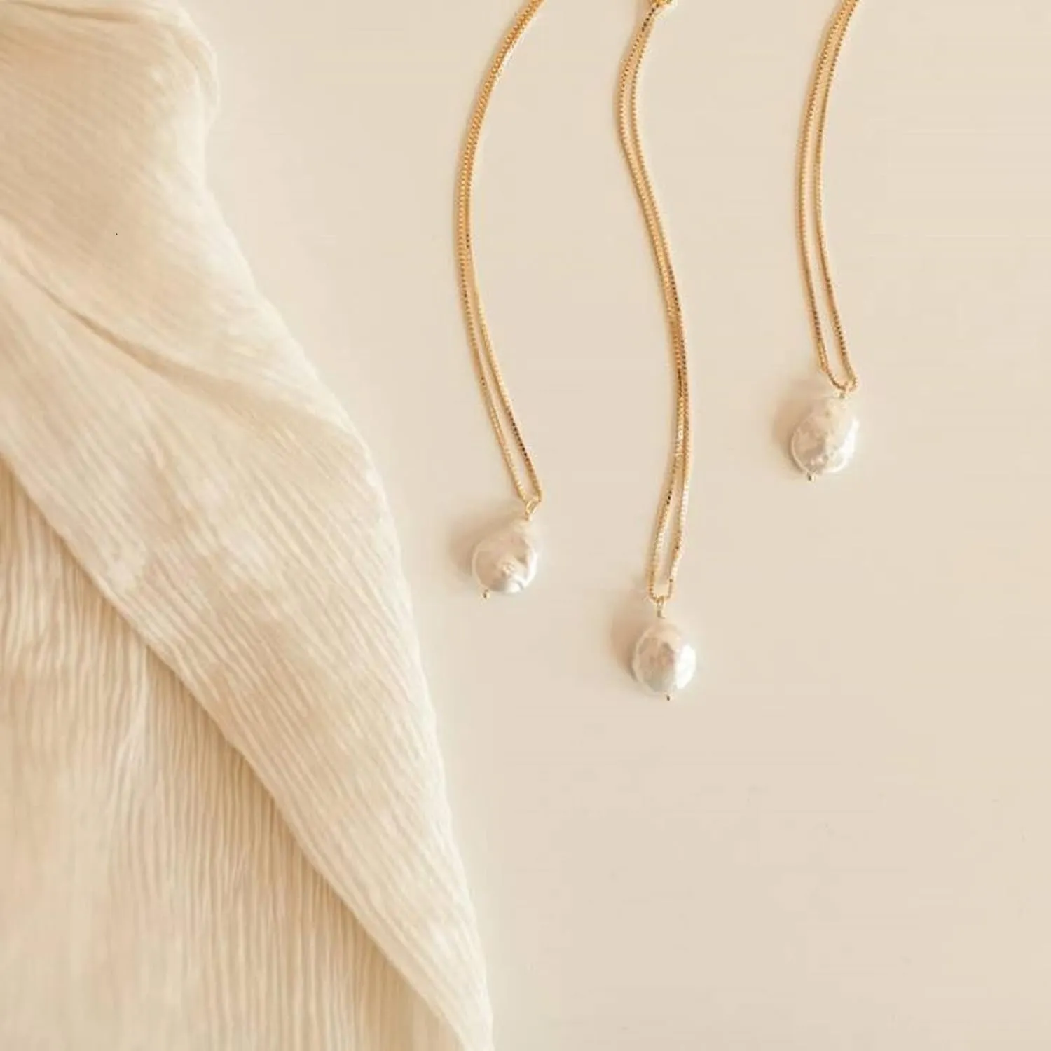 CAROVO Dainty Pearl Pendant Necklaces for Women 14k Gold Plated Barque Pearl Chain Necklace Delicate Handmade Cultured Pearl Necklace Everyday Jewelry for Gifts