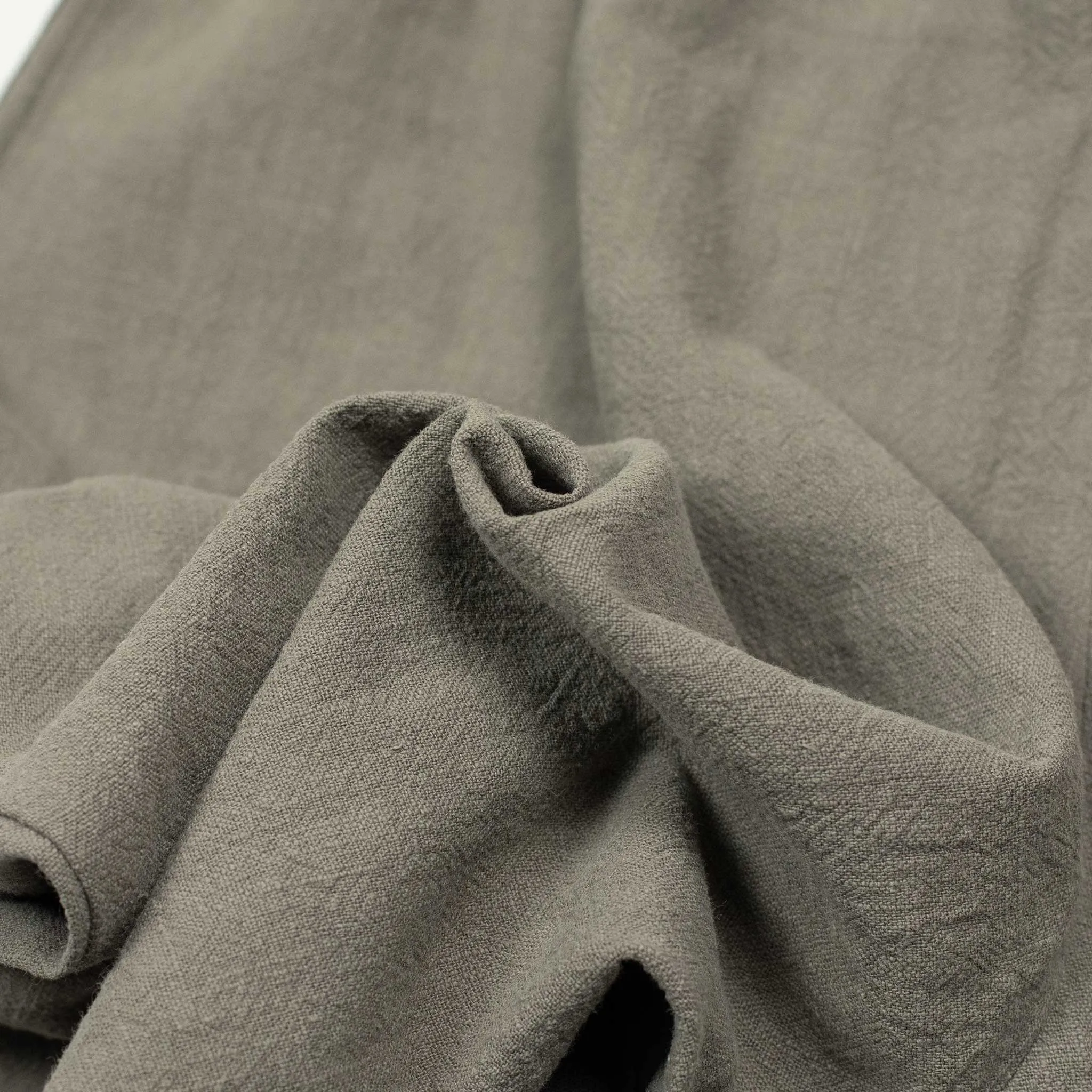 Comfy drawstring trousers in greige ramie (Exclusive)