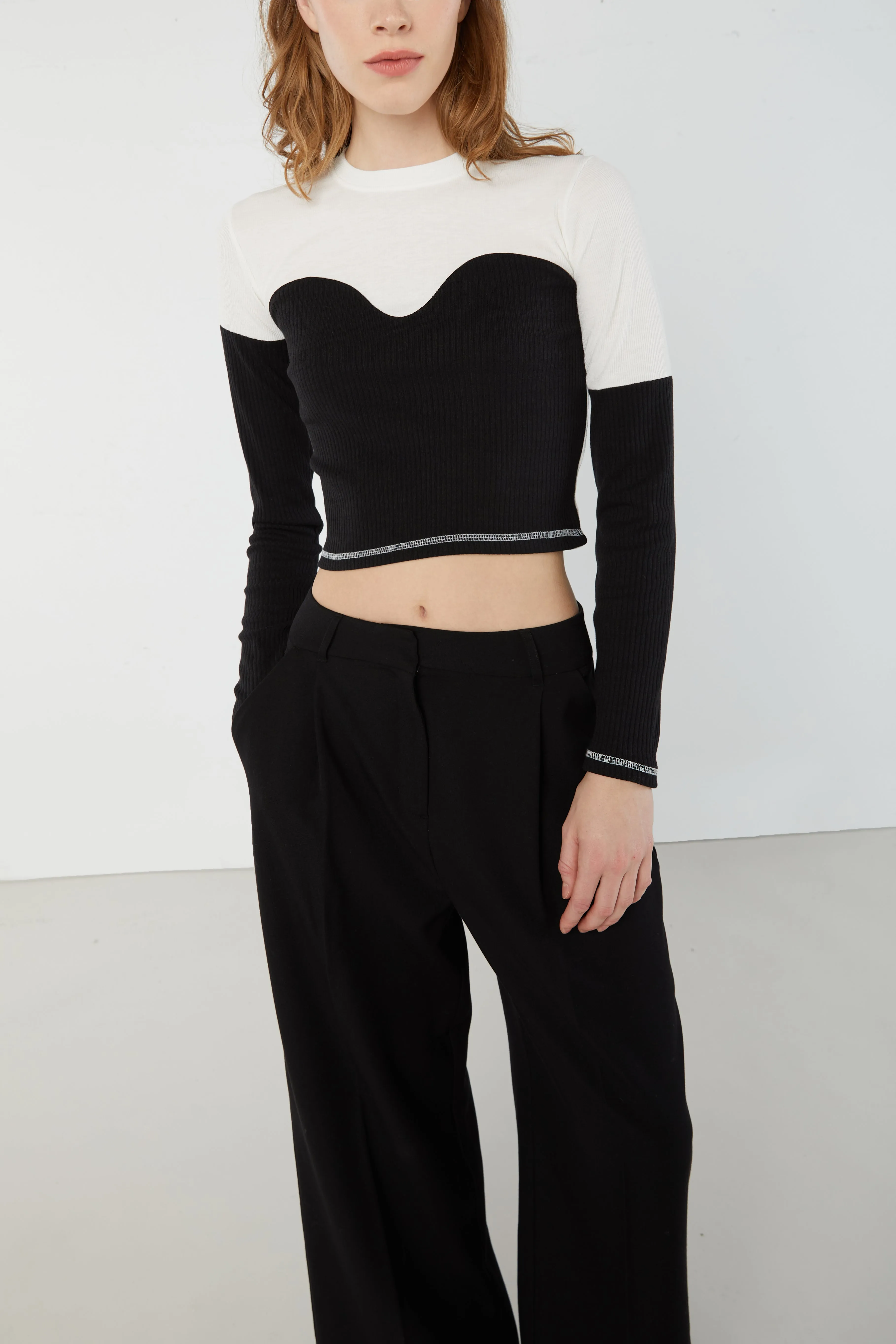 CONTRAST KNIT TOP