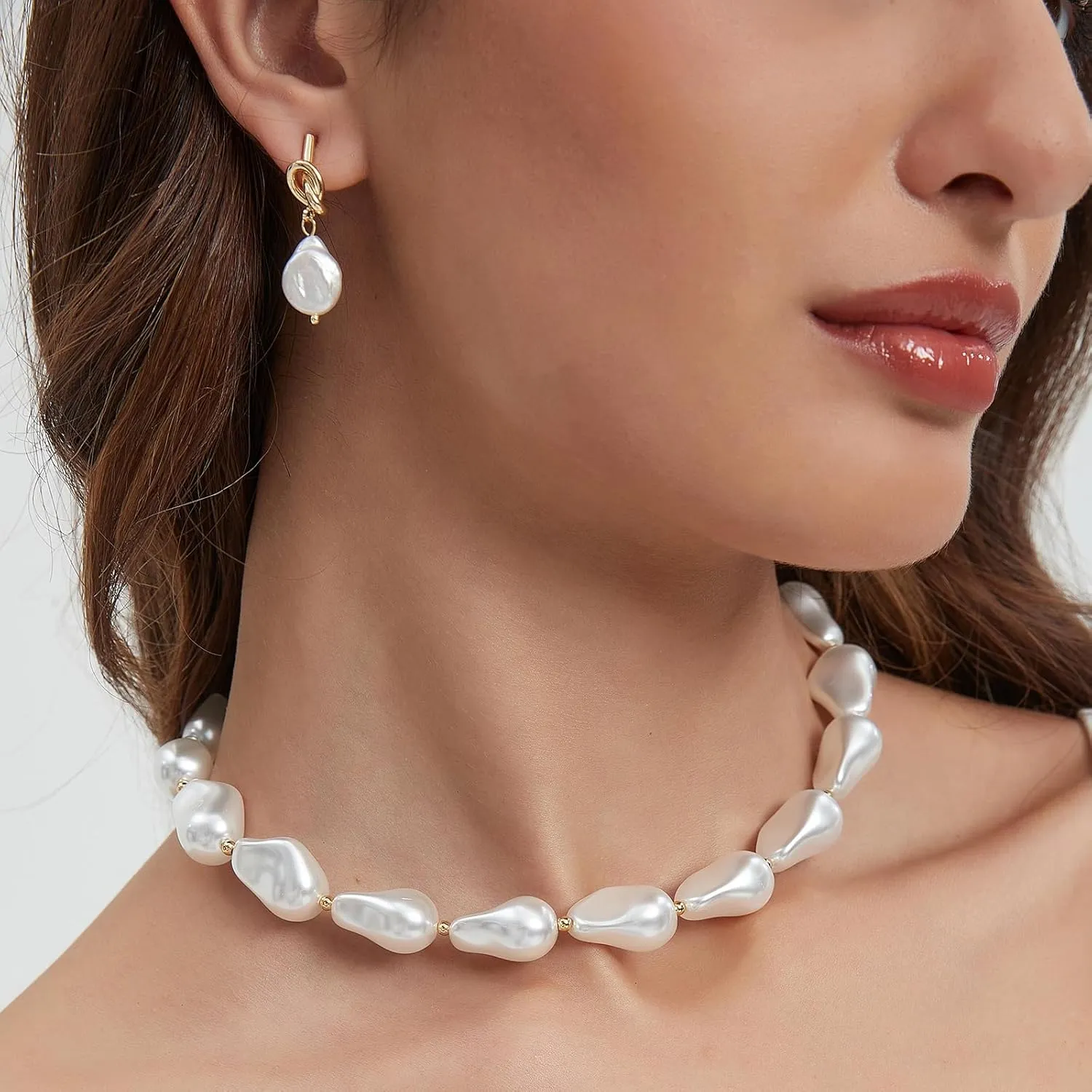 Dainty Baroque Pearl Necklaces for Women Trendy, Gold Vintage Pearl Choker Beaded Chain Necklace for Womens Perfect Jewelry Gifts on Birthday