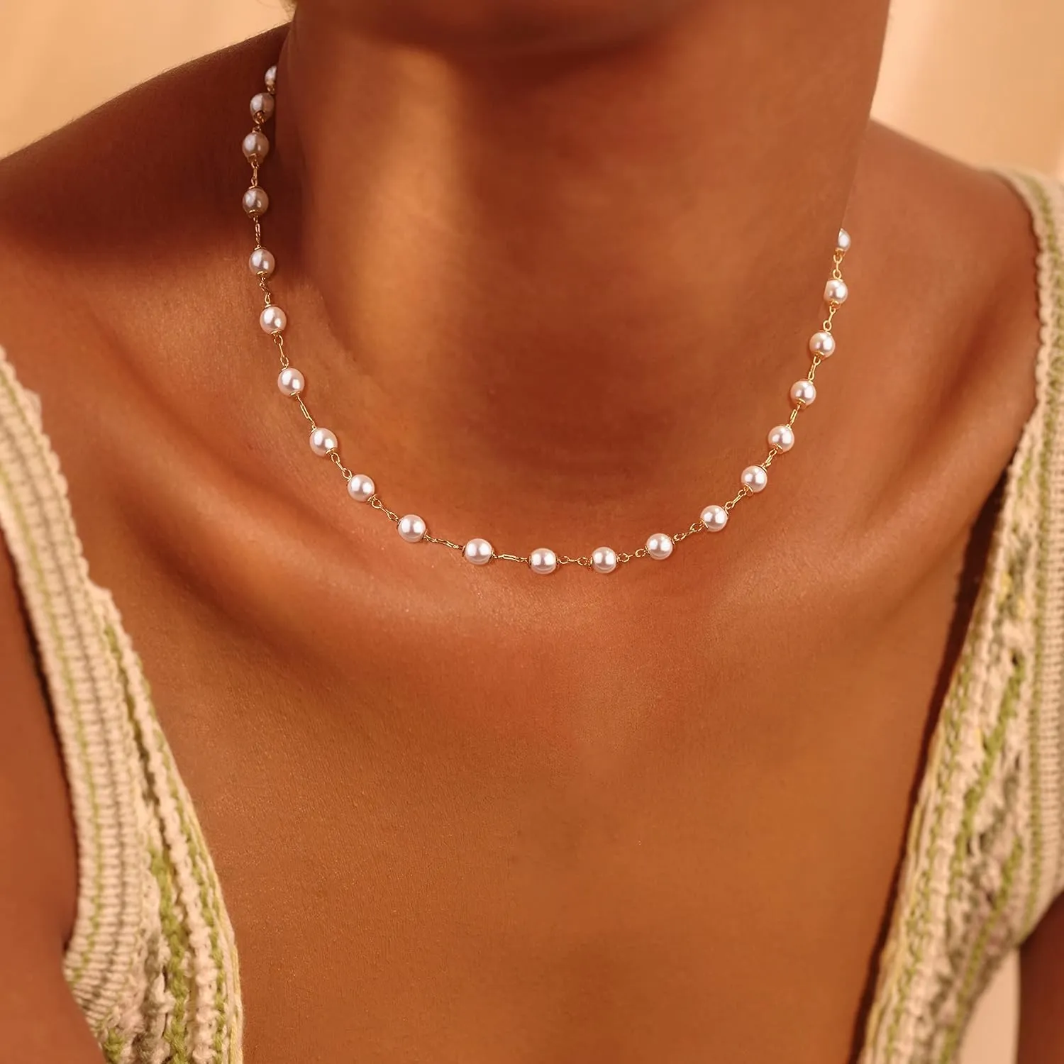Fettero Cute Choker Necklace for Women Colorful Daisy Flower Choker Cute Chain Choker Necklace Delicate Fashion Gold Dainty Simple Necklace for Women Jewelry Gifts