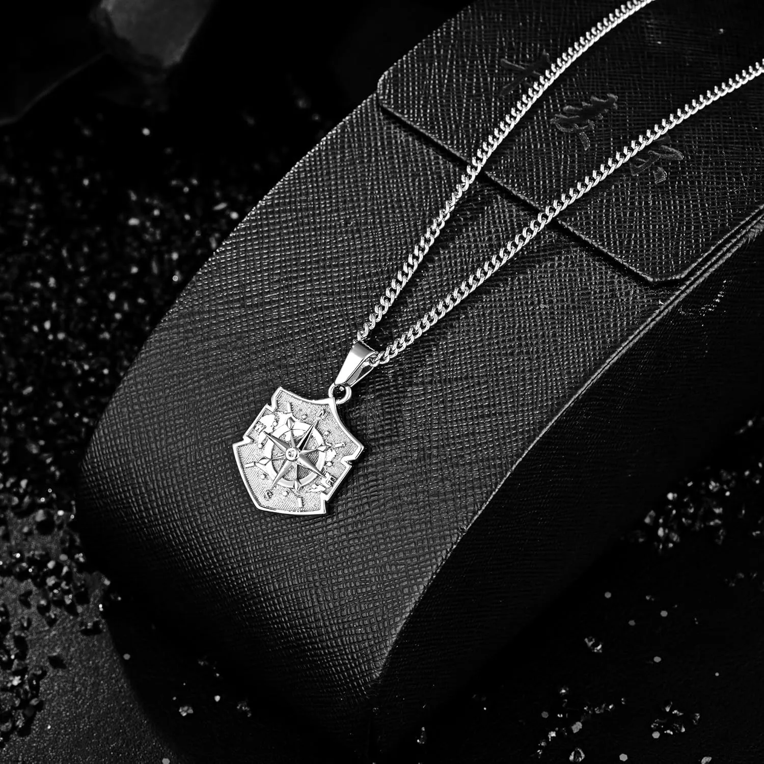 murtoo Compass Pendant Necklace for Men, Gold Silver Stainless Steel Mens Compass Necklaces, Stylish Jewelry Gift for Men Him Her