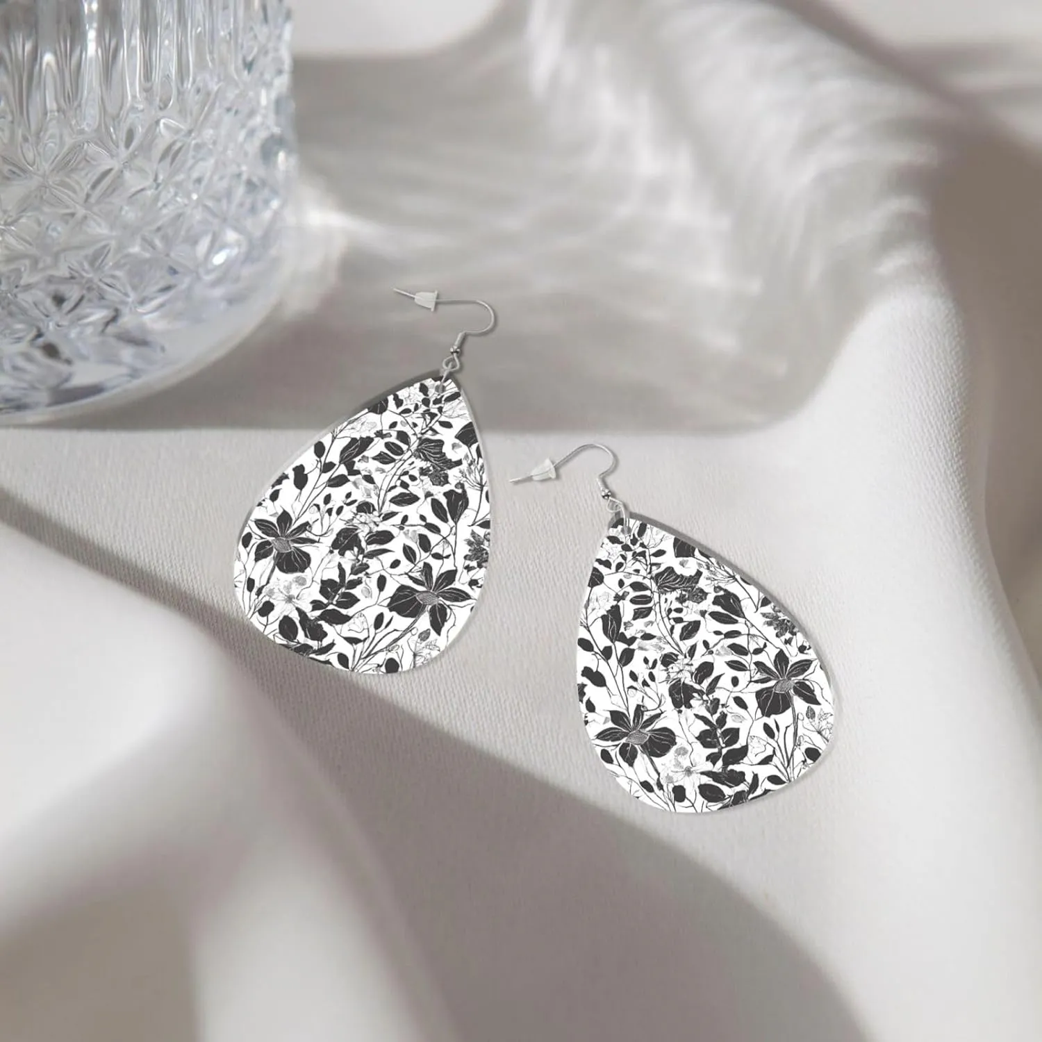 Stylish Drop-Shaped Acrylic Earrings Lightweight Printed Teardrop Dangle Earrings for Women (Damask Pattern)