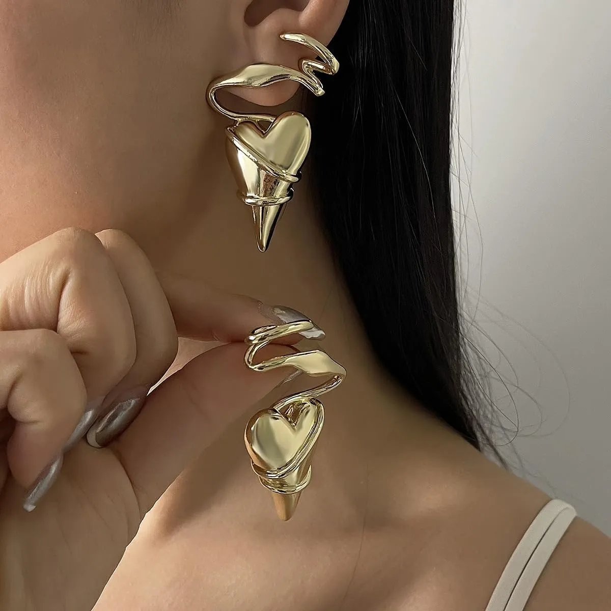 Twisted Heart Drop Dangle Earrings for Women Chunky Heart Warps Earrings Thorn Love Heart Earrings for Friends Unique Spiral Design Jewelry