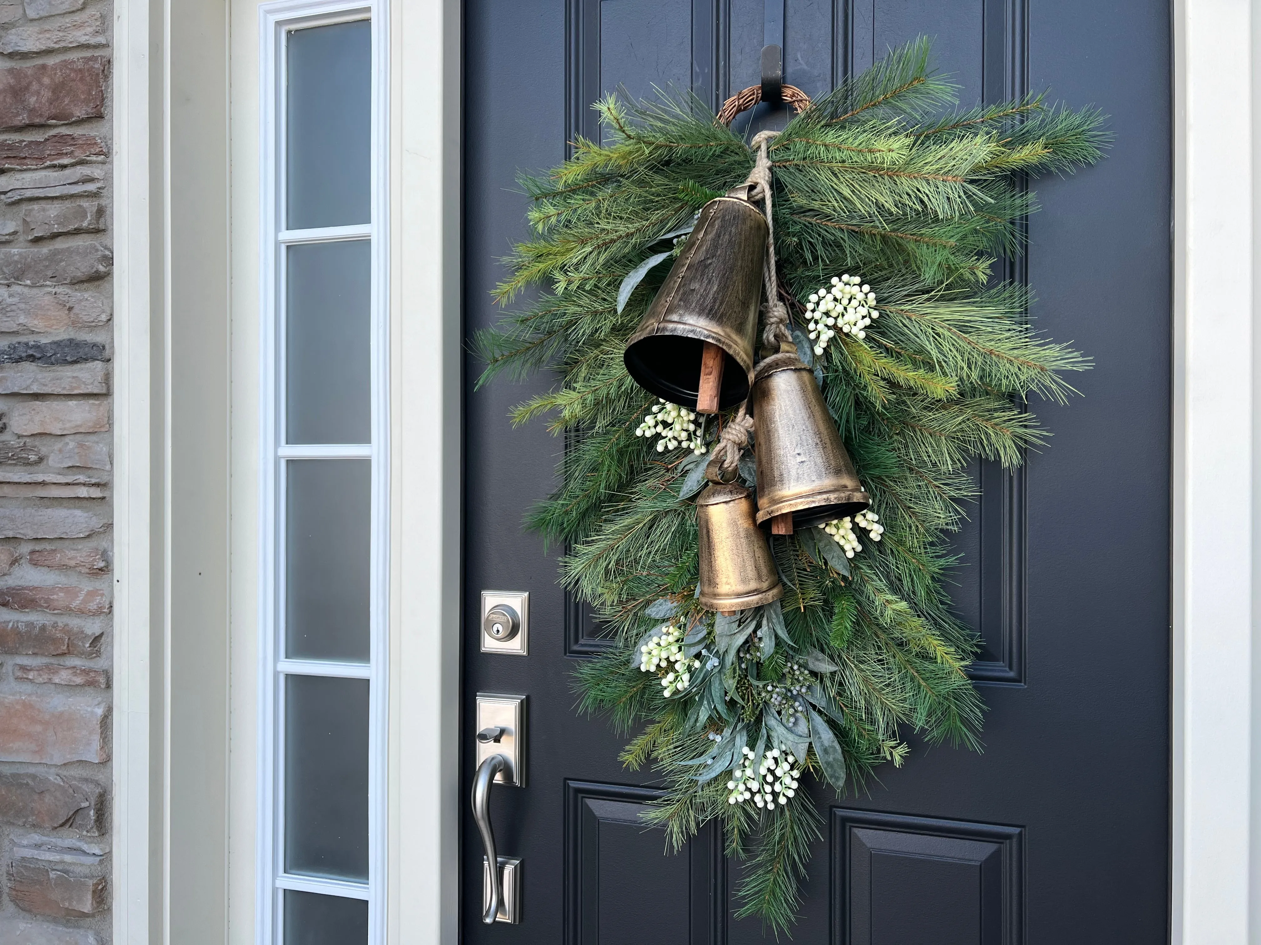White Berry & Bell Vintage Holiday Swag for Christmas