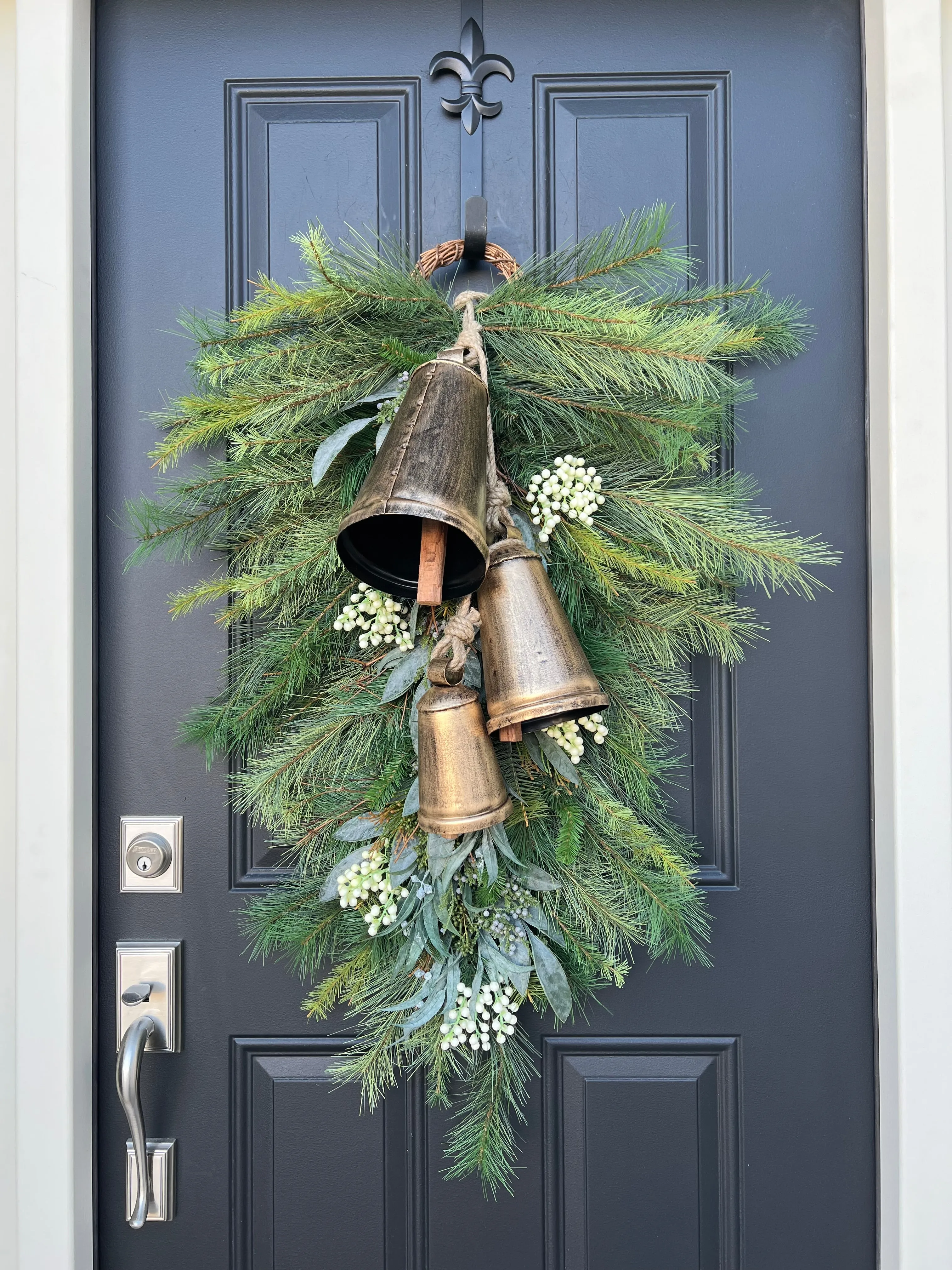 White Berry & Bell Vintage Holiday Swag for Christmas